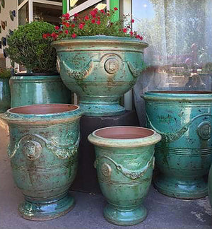 In Provence, a decorative French gardening tip is to group Anduze pottery of various sizes in front of entryways and gates.